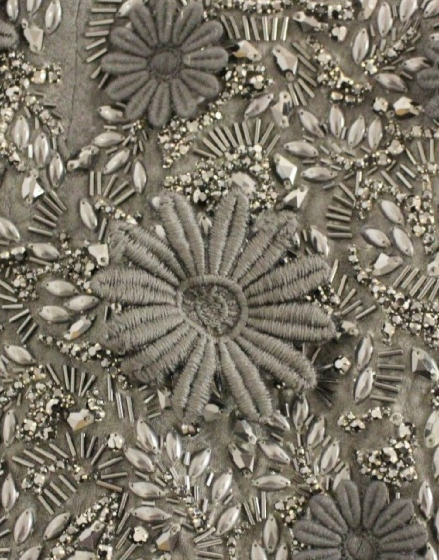 Elegantes Mini-Etuikleid mit Pailletten