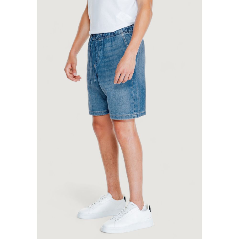Hellblaue Shorts aus Baumwolle