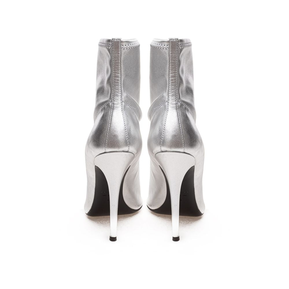 silberne Lederstiefel