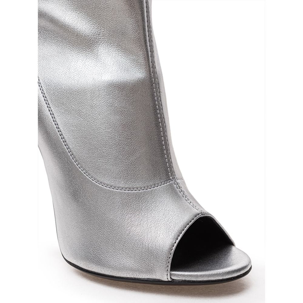 silberne Lederstiefel