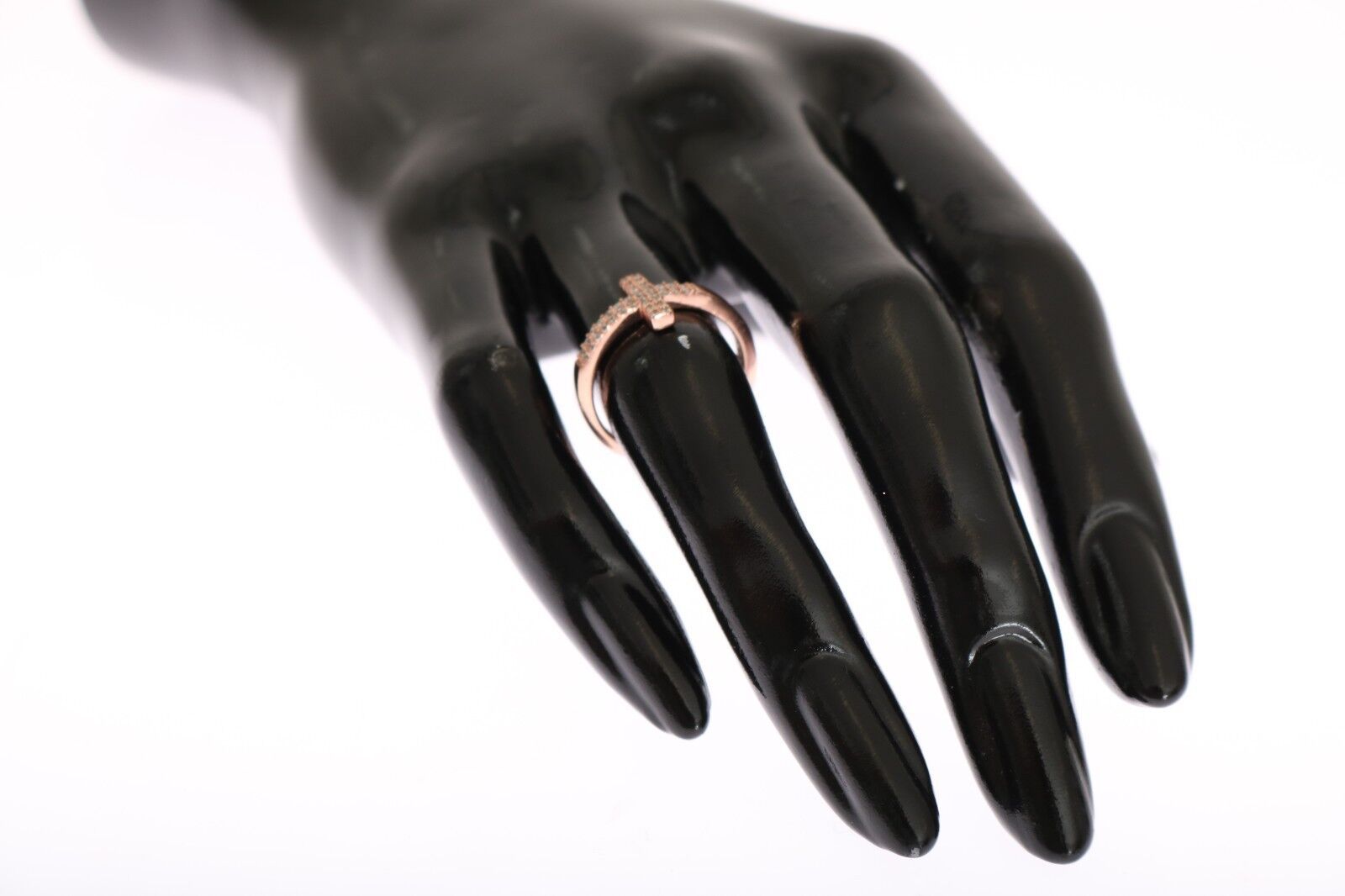Eleganter Silberring mit rosa Kristallbesatz