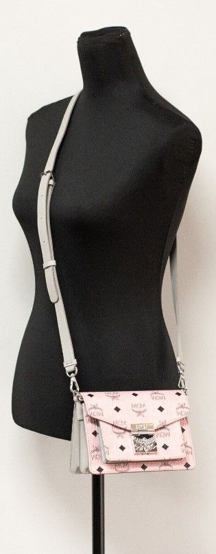 Signature – Mini-Crossbody-Handtasche aus weichem rosa Leder mit Diamant-Logo und Klappverschluss