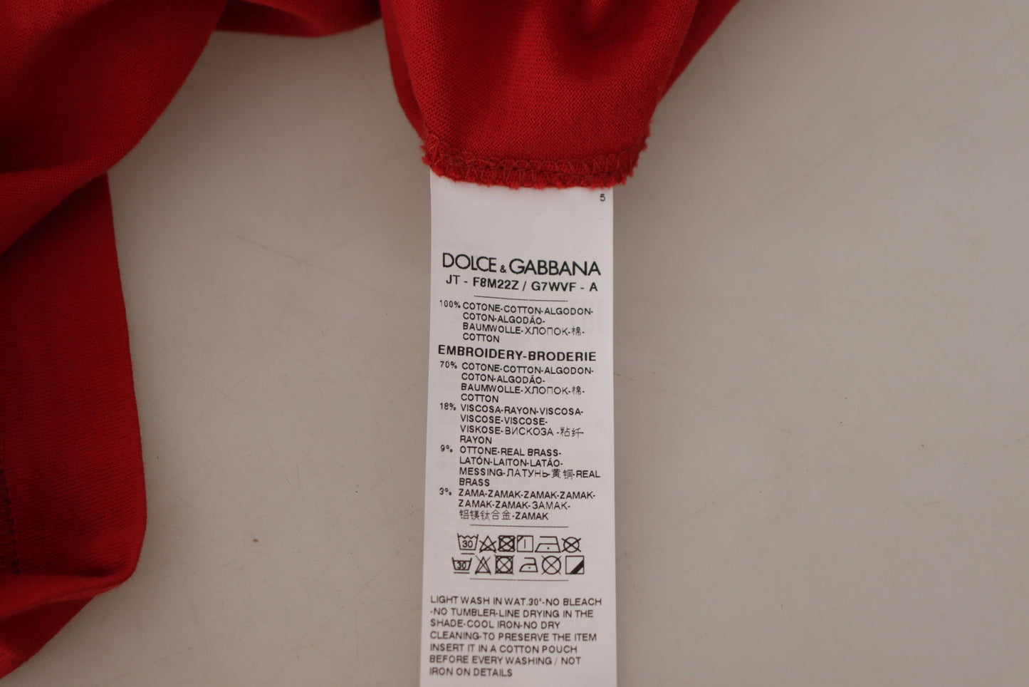 Elegantes rotes Baumwoll-T-Shirt mit Rundhalsausschnitt