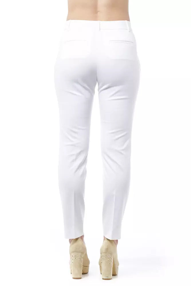 Schicke Hose mit Zigarettenhose und hoher Taille