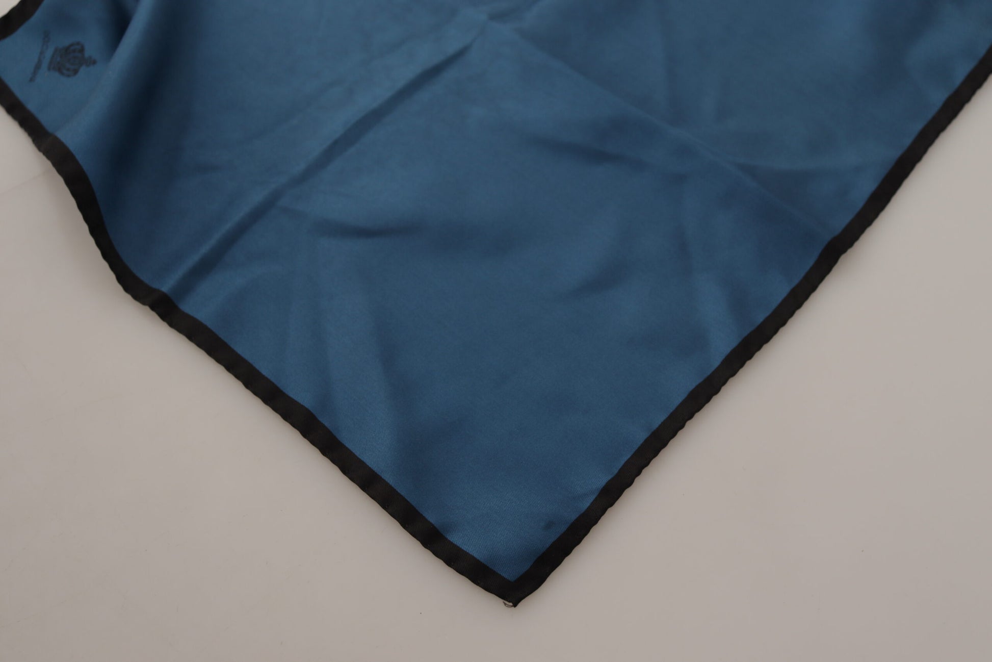Eleganter quadratischer Herrenschal aus Seide