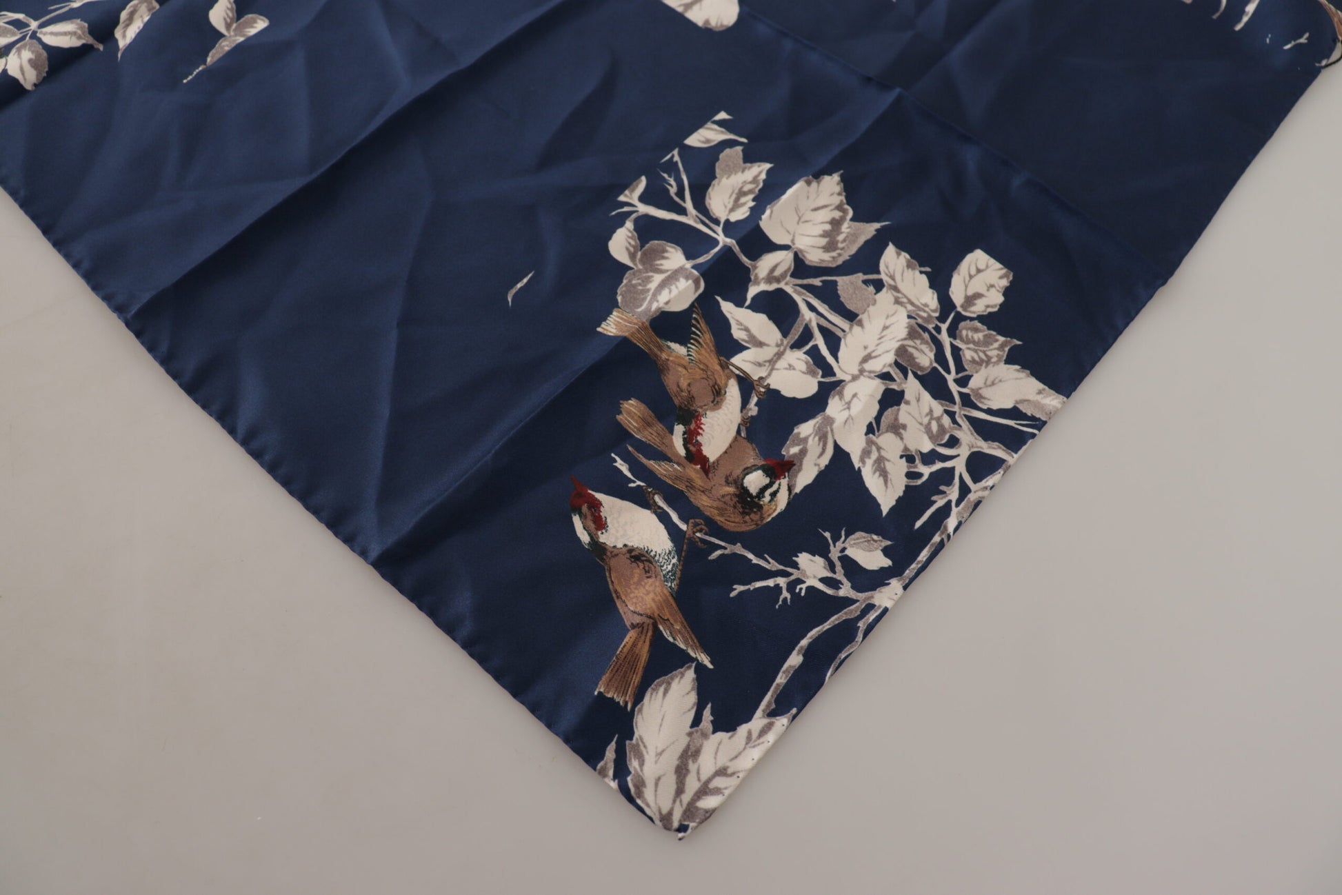 Eleganter quadratischer Seidenschal für Herren