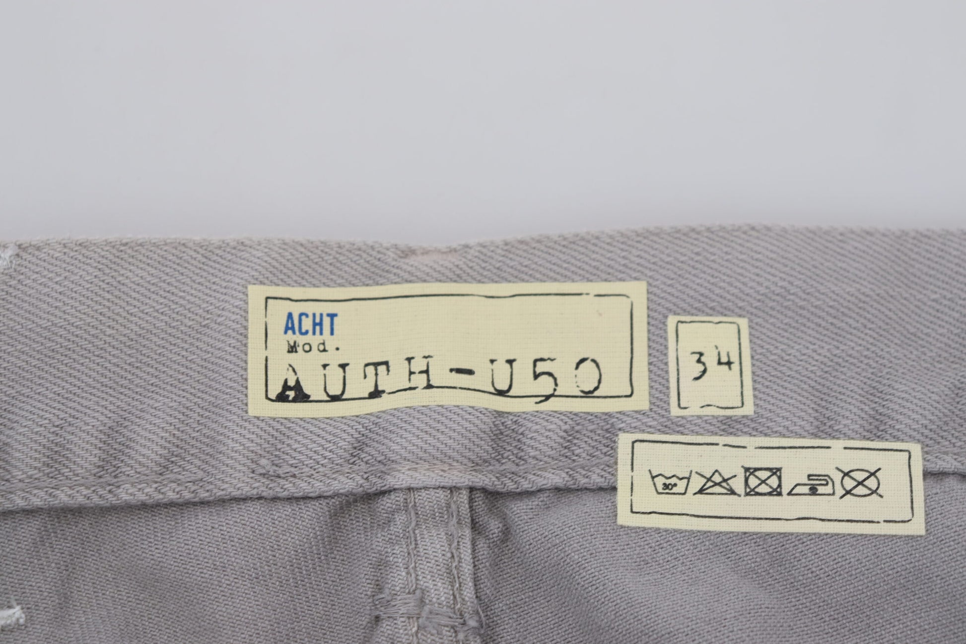 Schlanke Jeans in normaler Denim-Optik in Grau