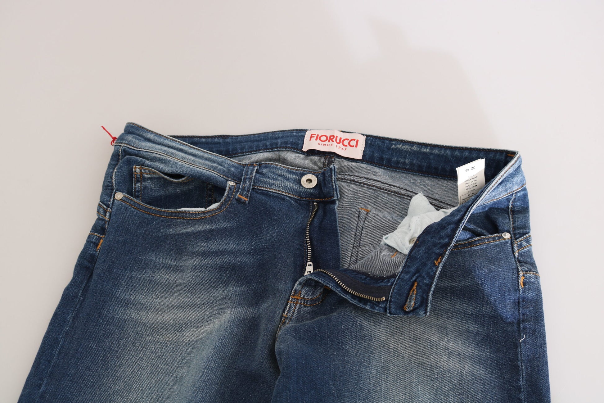 Svelte Slim-Jeans mit mittelhohem Bund in Vintage-Blau