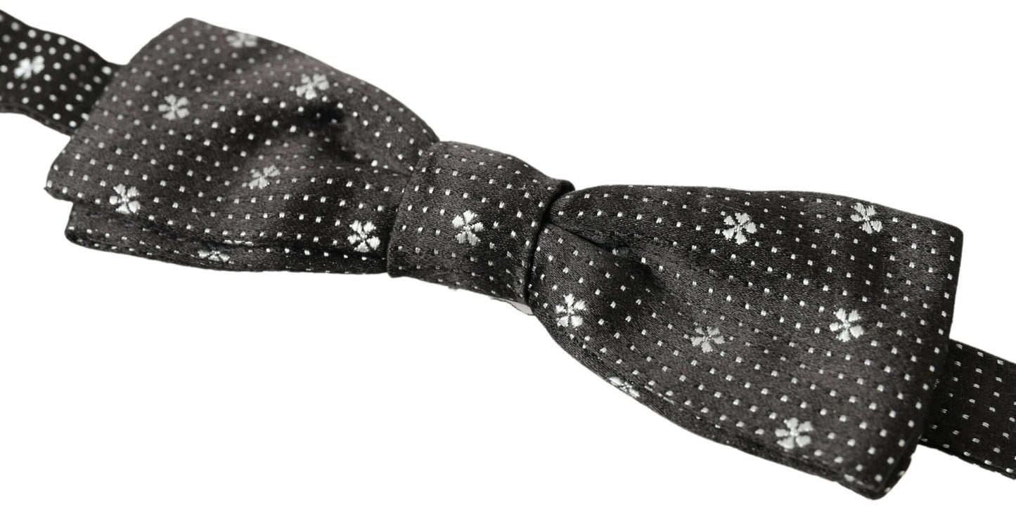 Elegante schwarze Seidenfliege