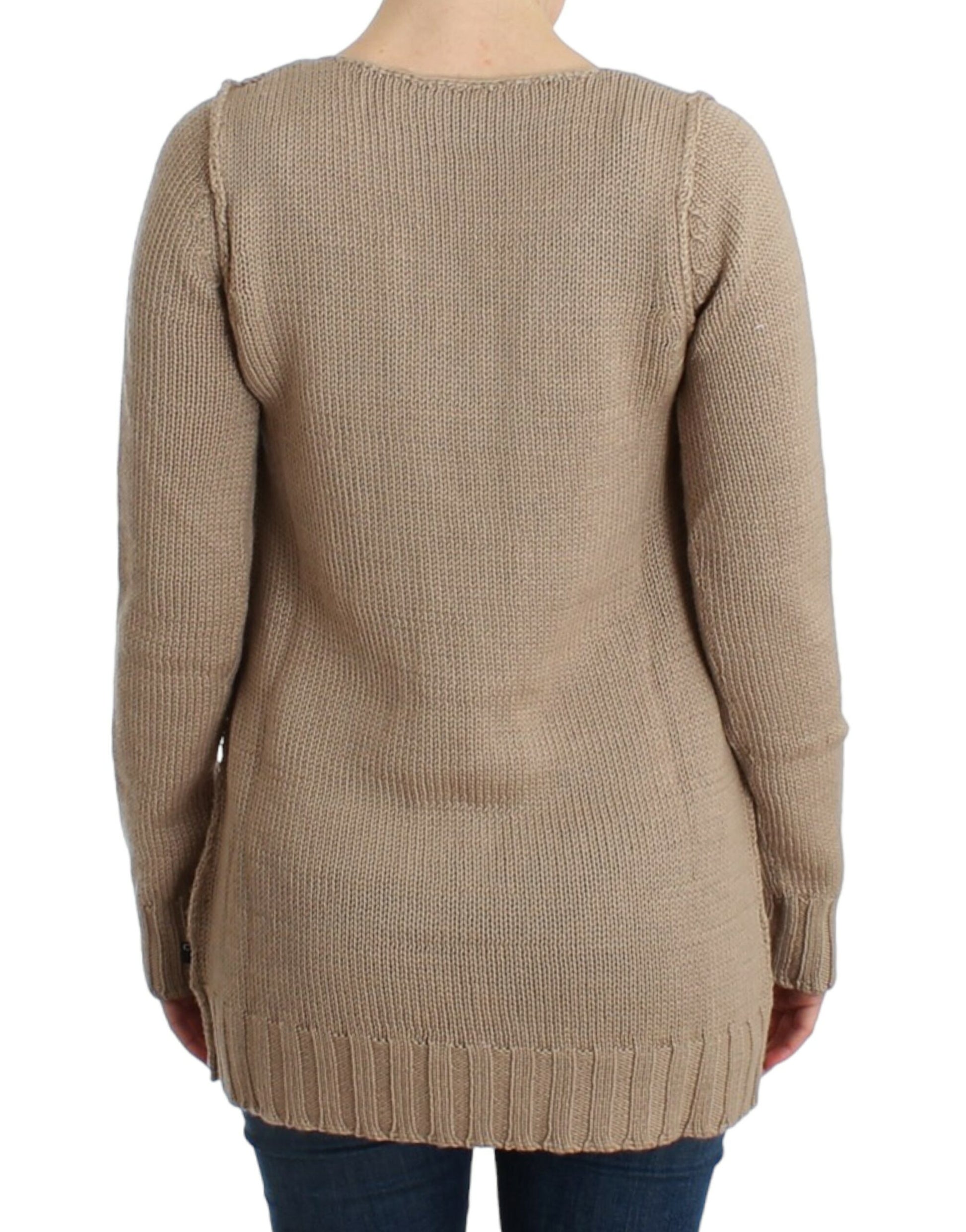 Eleganter, beiger Strickpullover mit Rundhalsausschnitt