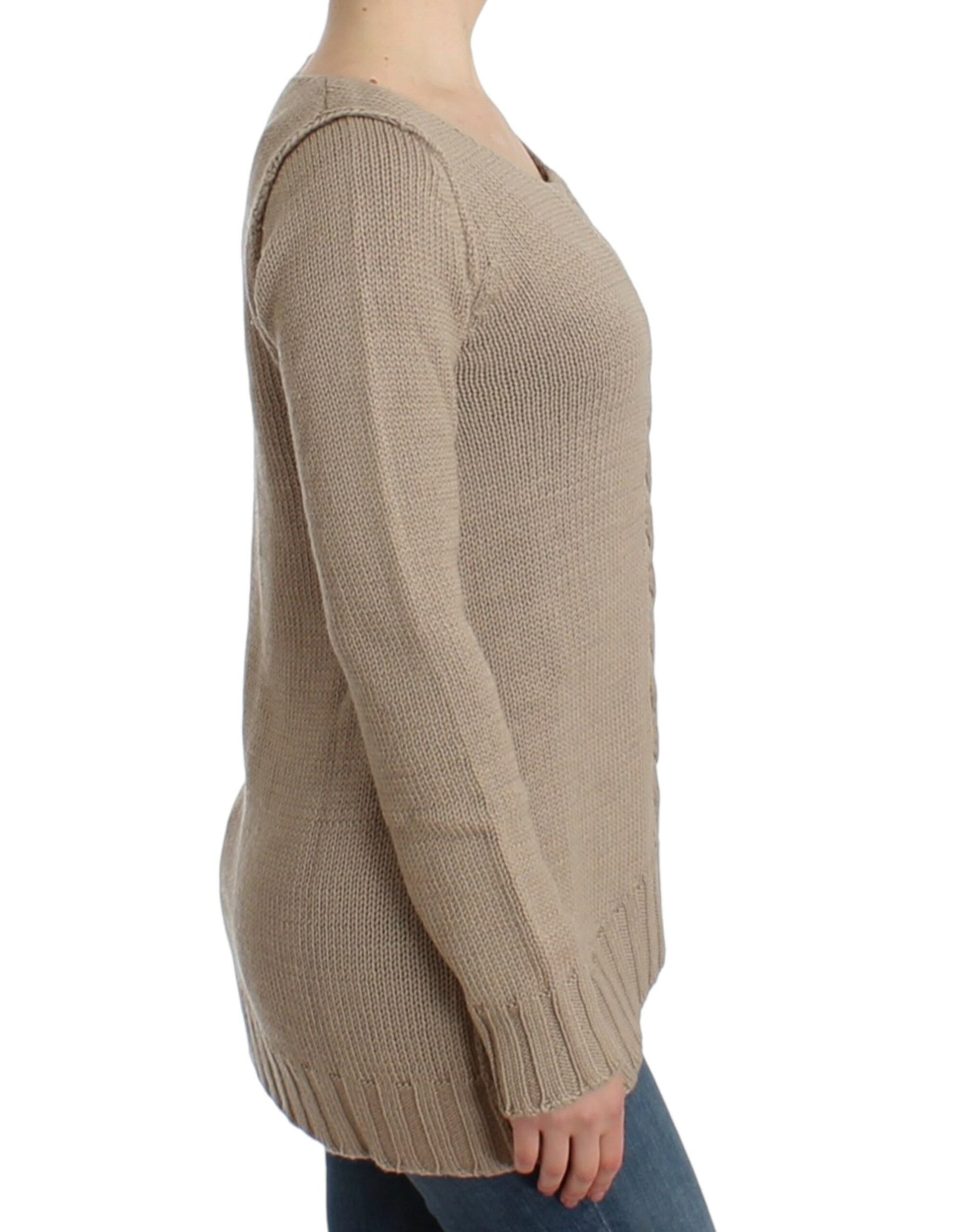 Eleganter, beiger Strickpullover mit Rundhalsausschnitt