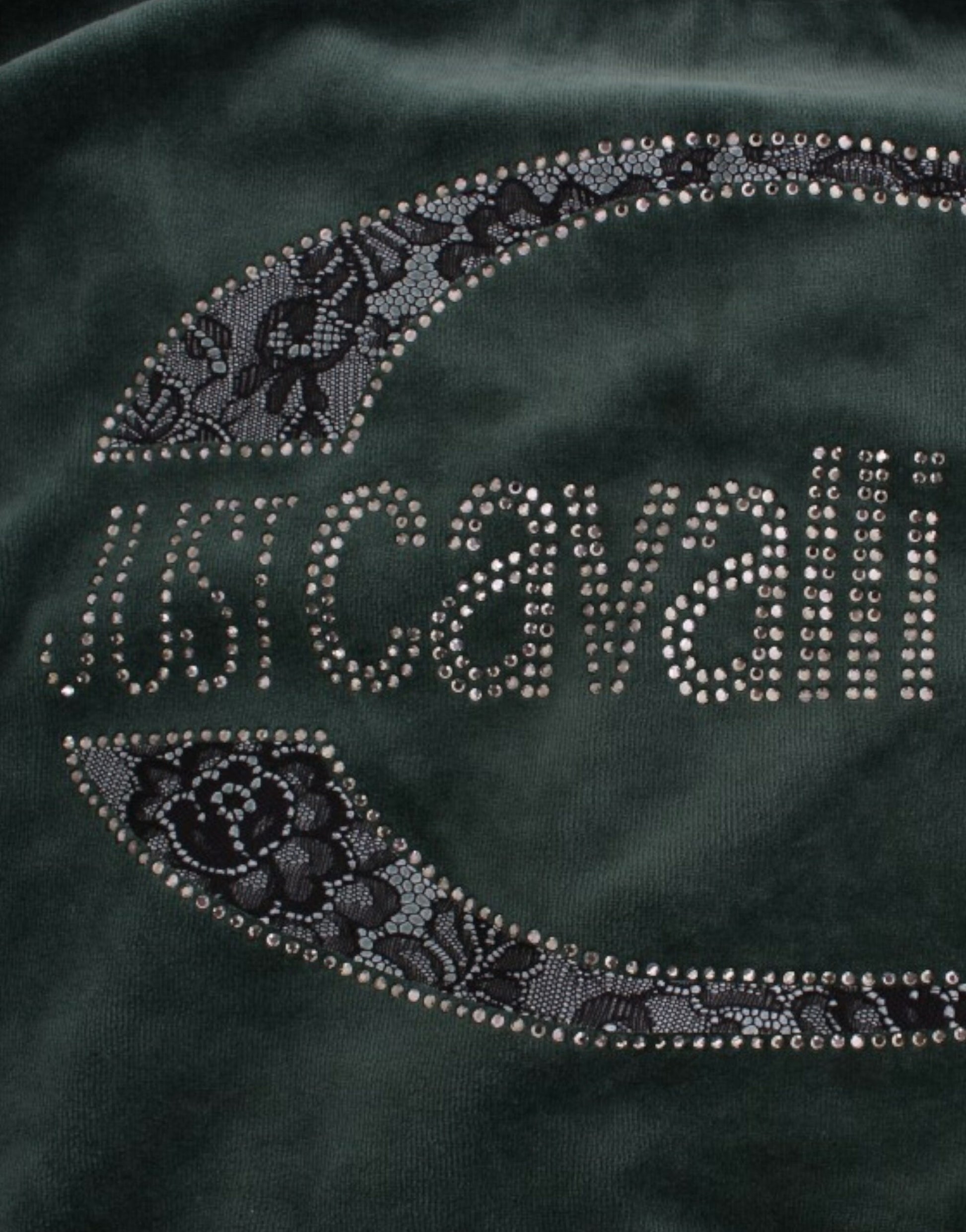 Eleganter grüner Pullover mit Strass-Detail