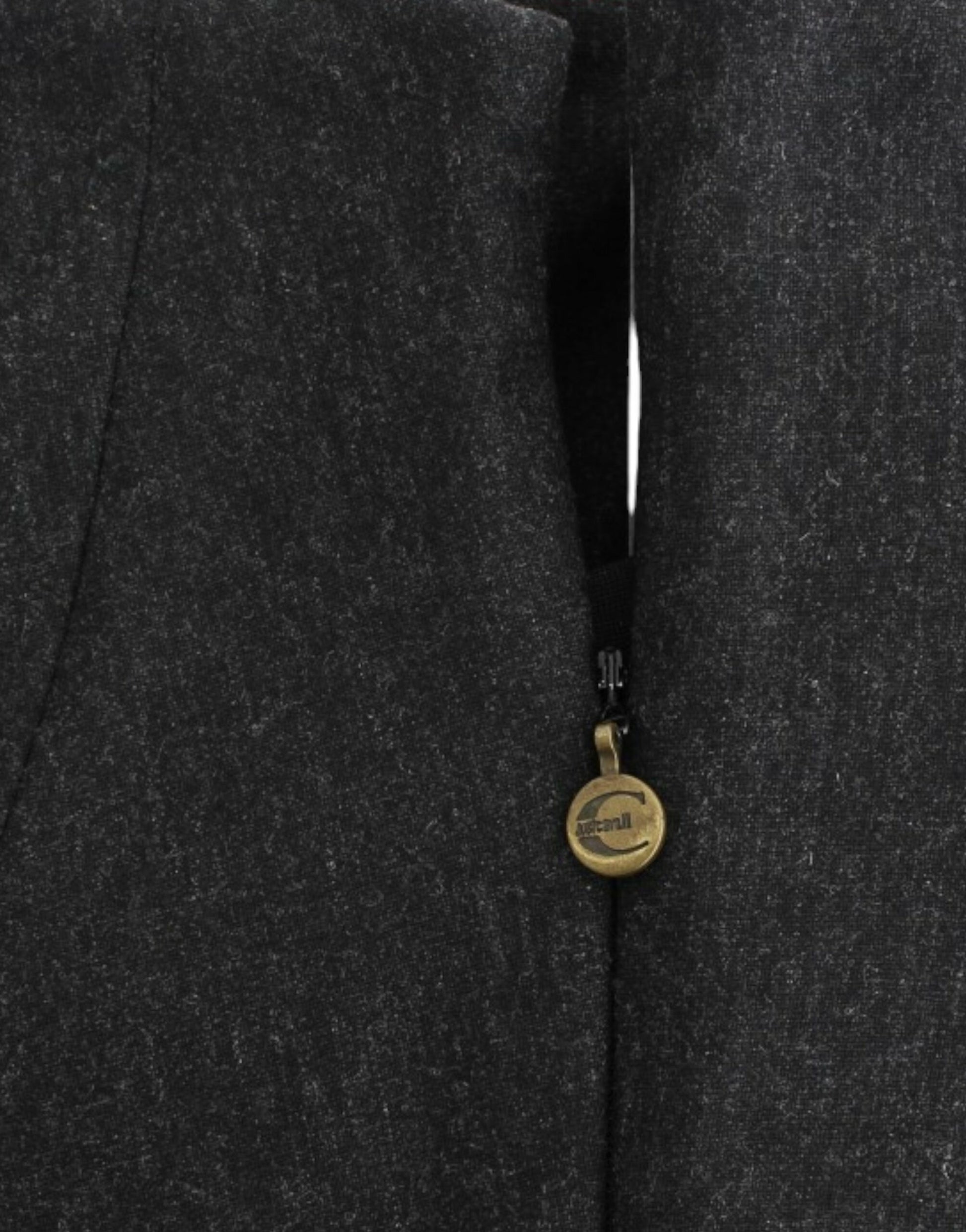Elegantes graues trägerloses Kleid mit goldenen Akzenten