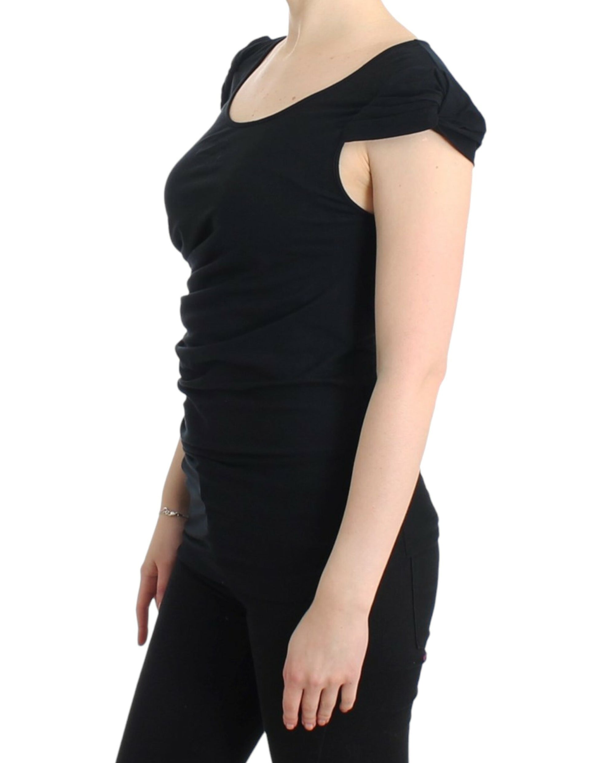 Elegantes schwarzes Top mit Flügelärmeln