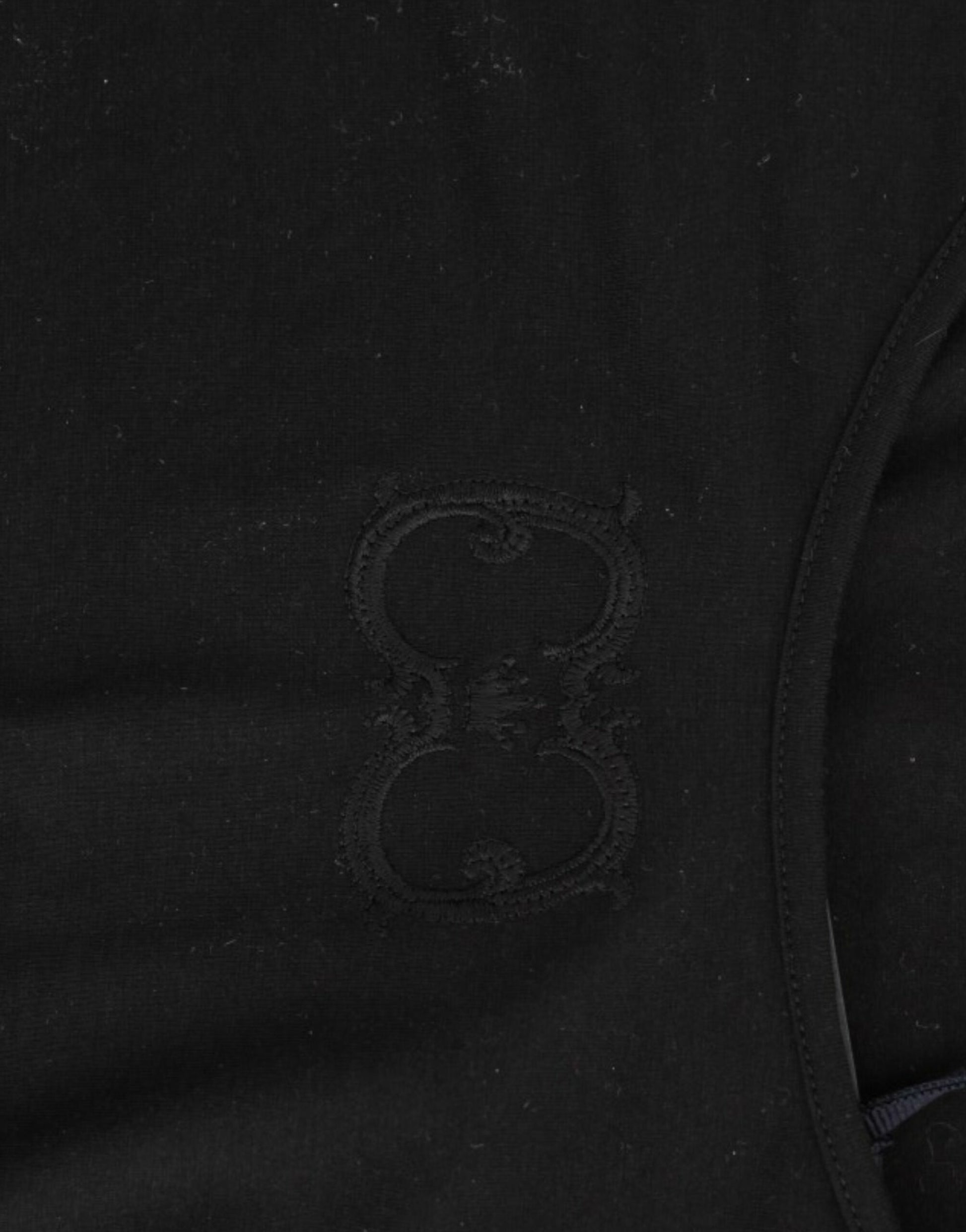 Elegantes schwarzes Top mit Flügelärmeln