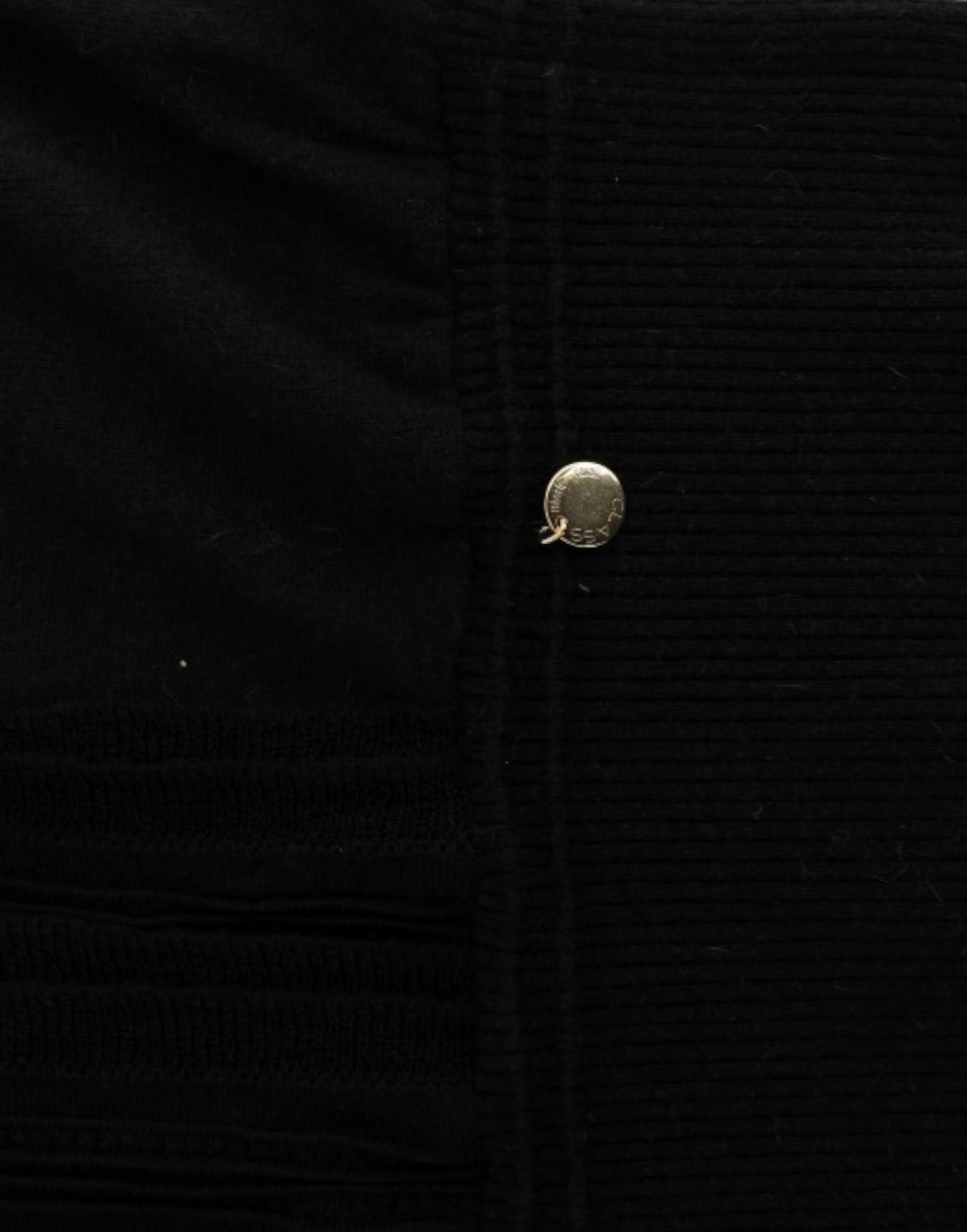 Eleganter kurzärmliger schwarzer Pullover