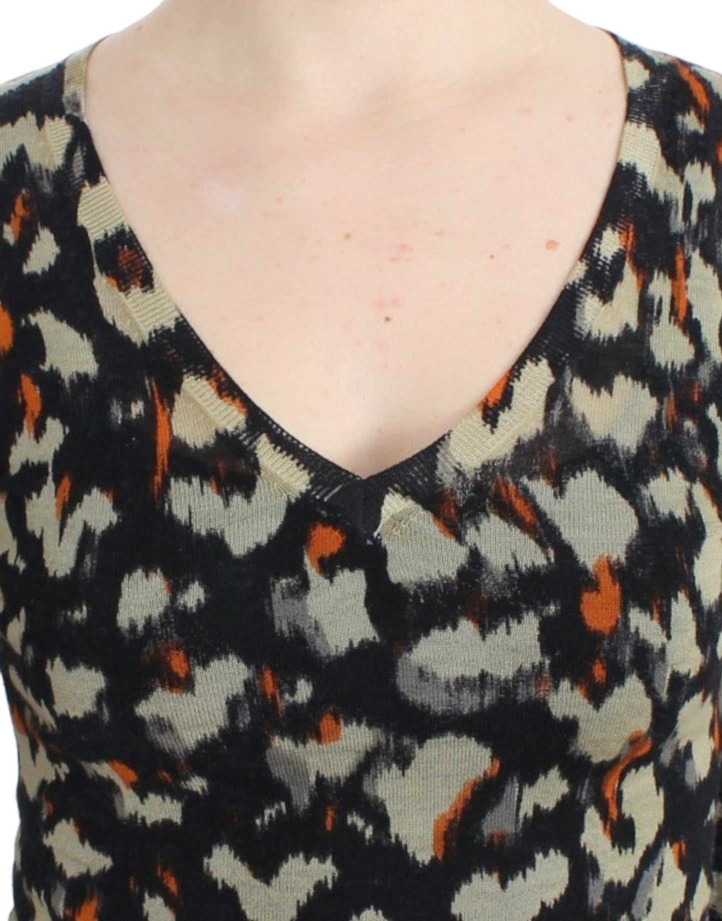 Eleganter mehrfarbiger Wollpullover mit V-Ausschnitt