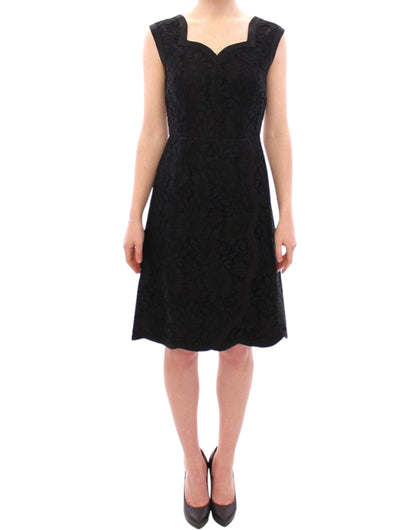 Elegantes schwarzes Kleid aus floraler Spitze