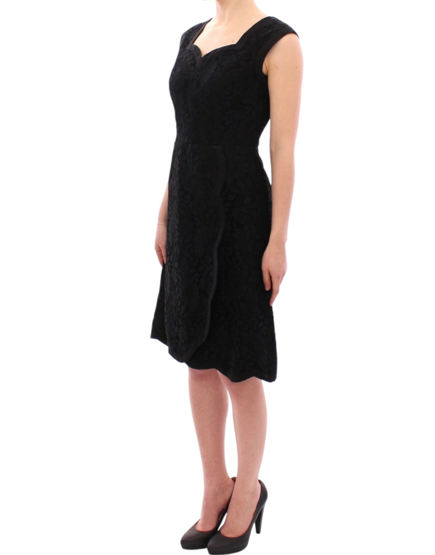 Elegantes schwarzes Kleid aus floraler Spitze