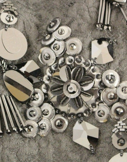 Elegantes Mini-Etuikleid mit Blumenmuster und Pailletten