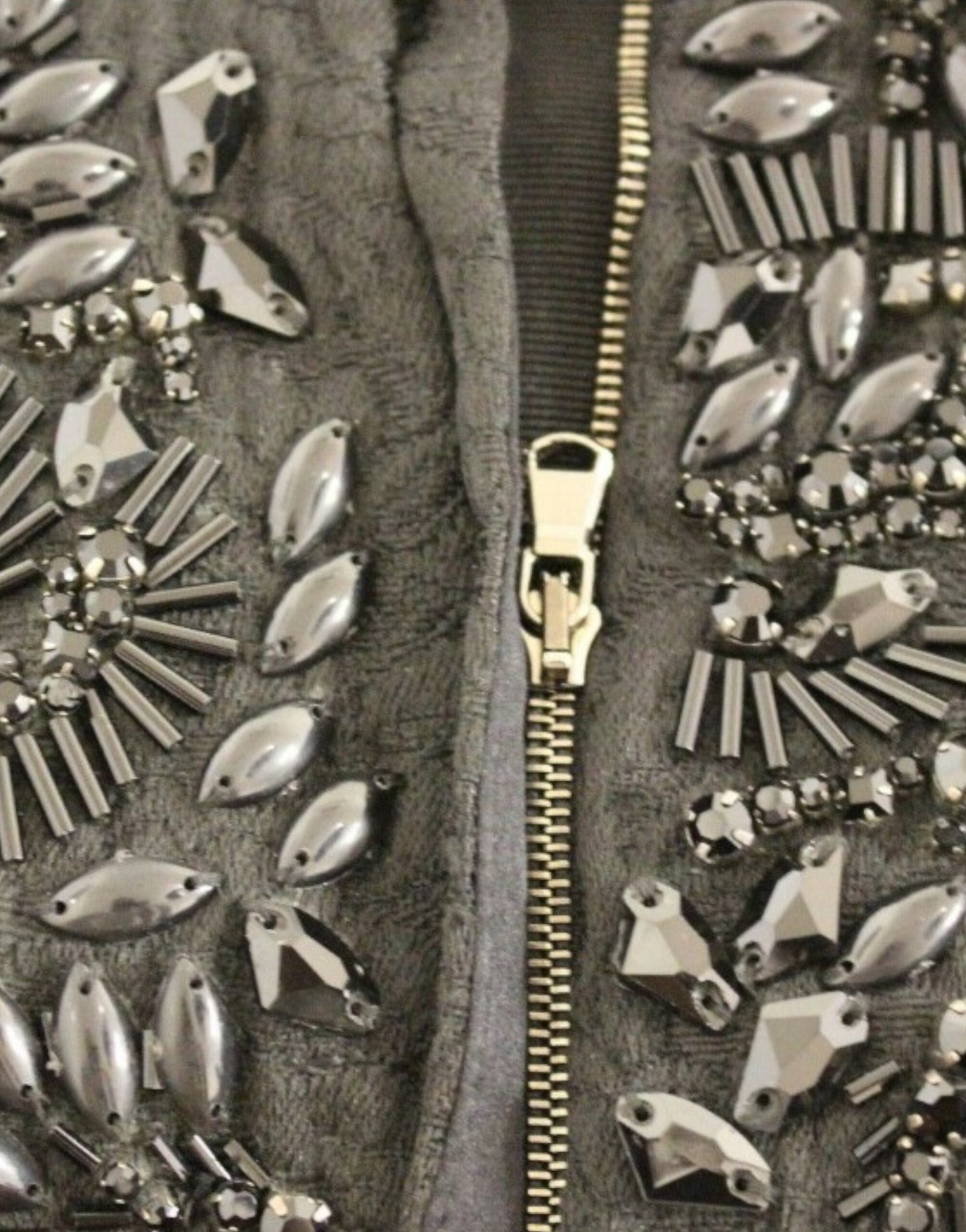 Elegantes Mini-Etuikleid mit Pailletten