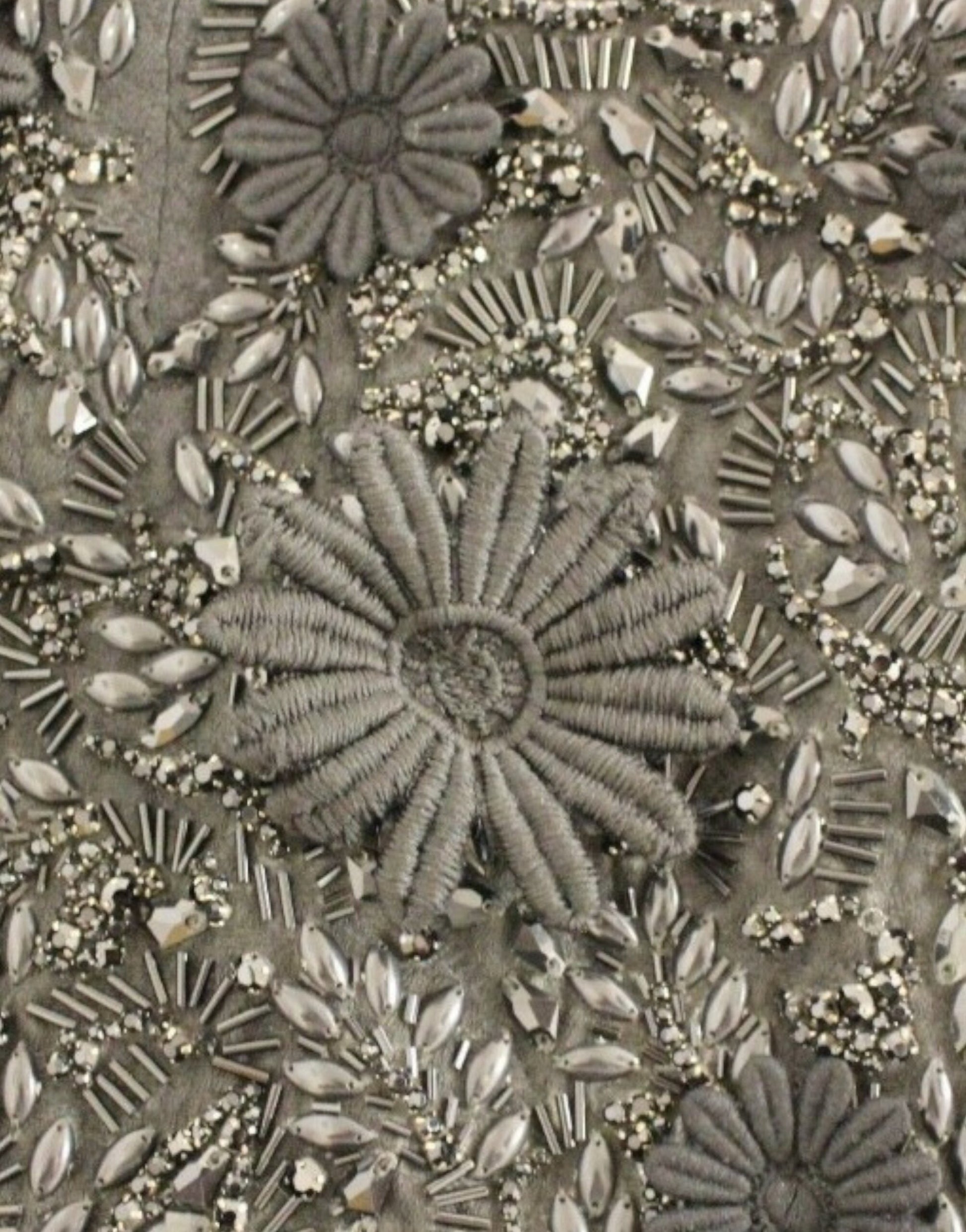 Elegantes Mini-Etuikleid mit Pailletten