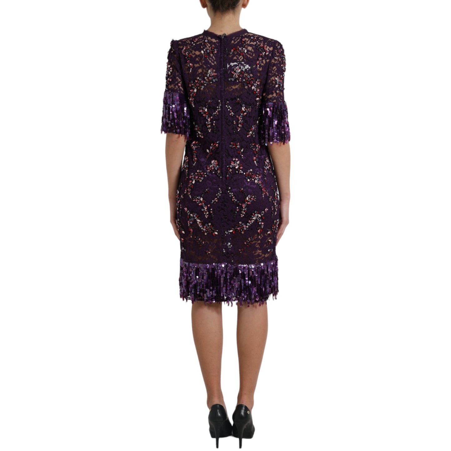 Elegantes lila Kleid aus floraler Spitze und Kristallen