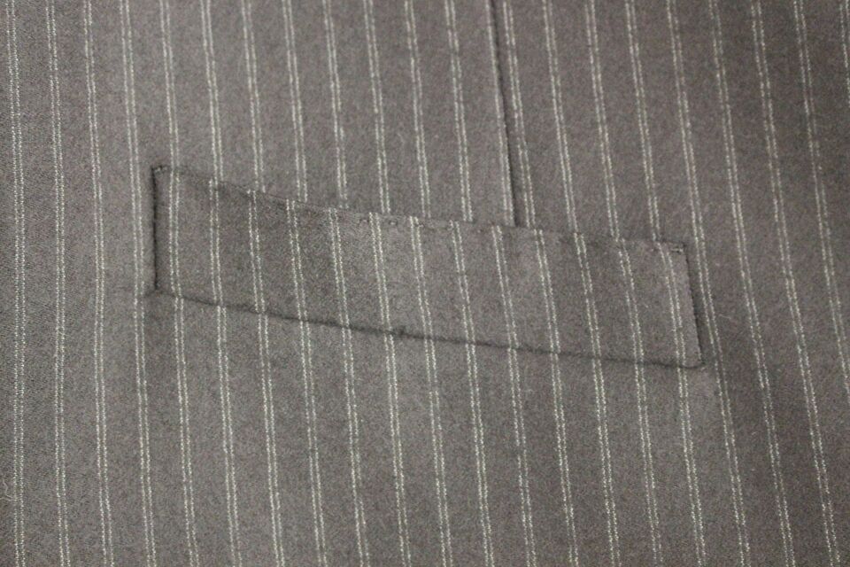 Elegante schwarze gestreifte Wollweste