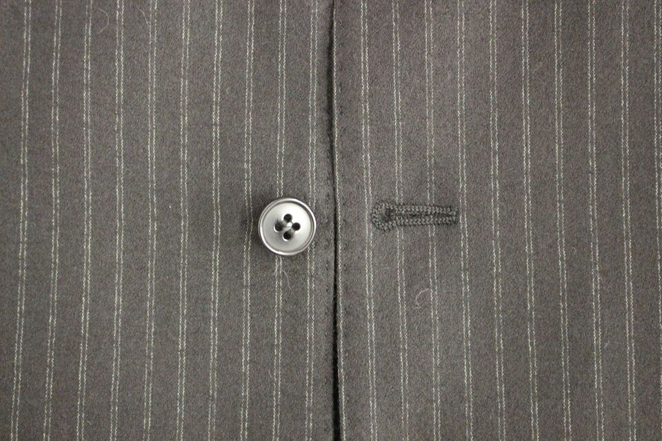 Elegante schwarze gestreifte Wollweste