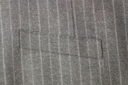 Elegante grau gestreifte Weste