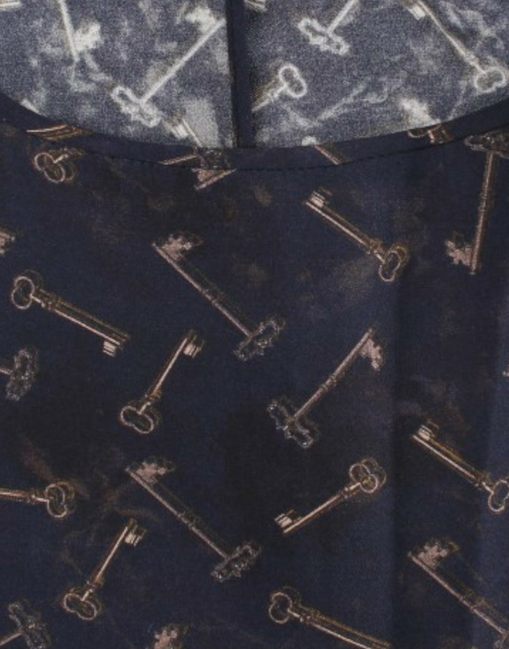Seidenbluse „Enchanted Sicily“ mit „Gold Keys“-Print
