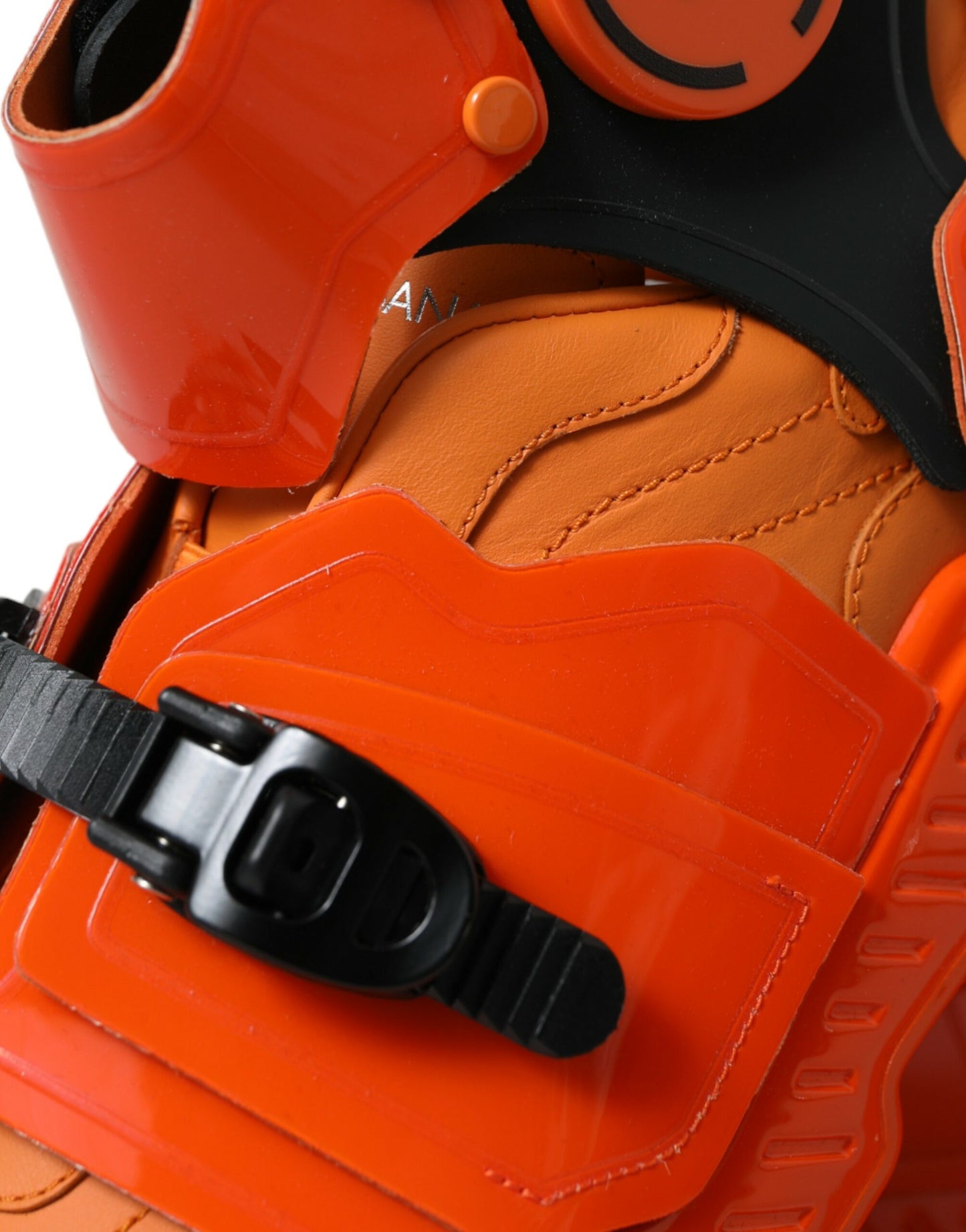Orangefarbener Breezy High-Top-Sneakers-Charme