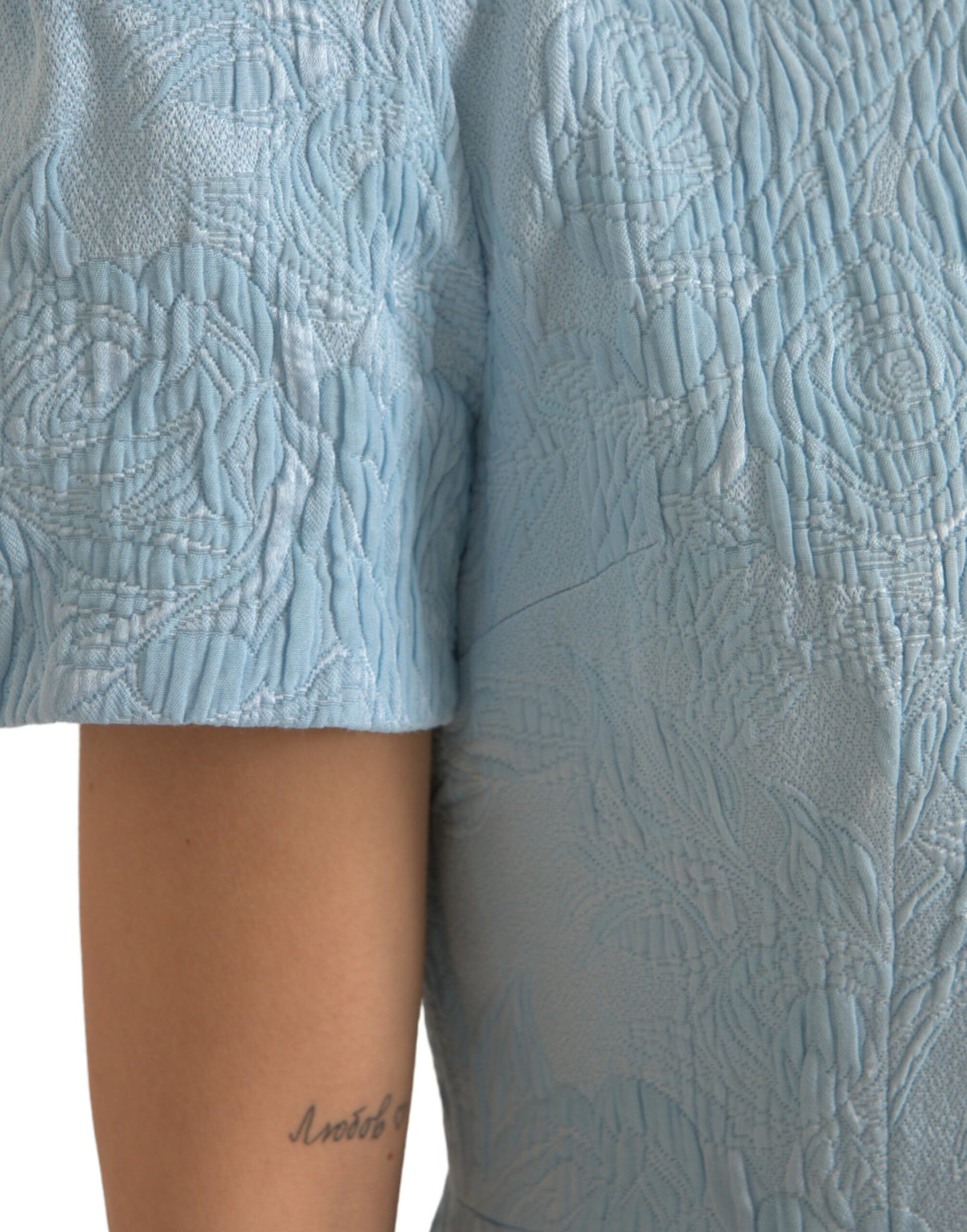 Elegantes himmelblaues Jacquard-Minikleid mit Blumenmuster