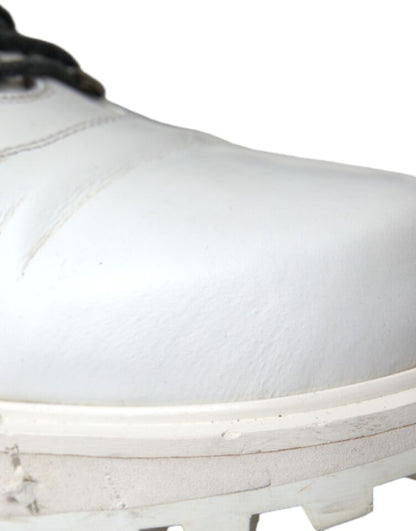 Makellos weiße italienische Stiefeletten