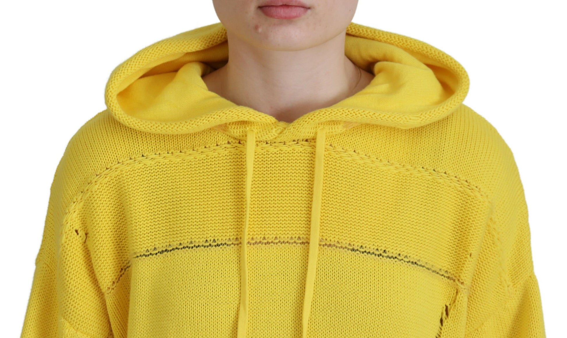 Gelber Pullover aus gestrickter Baumwolle mit Kapuze