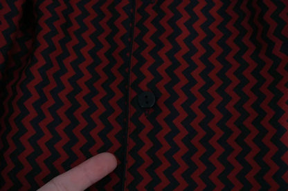 Schwarz-rotes Freizeithemd mit Zickzack-Muster