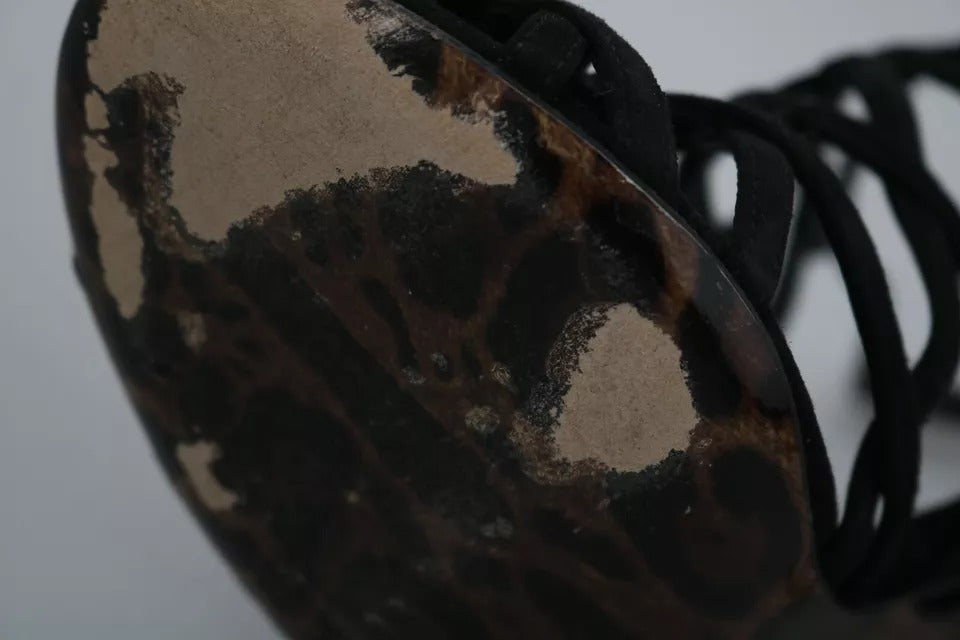 Schwarze Stilettos aus Wildleder mit Knöchelriemen