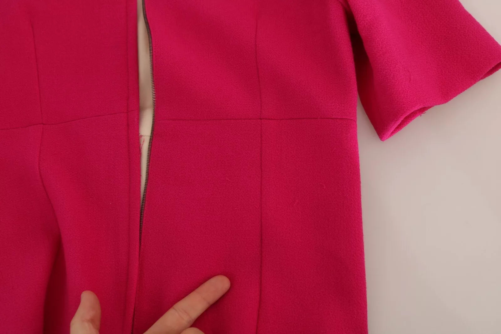 Rosa Italia Forever Etuikleid mit Kristallen