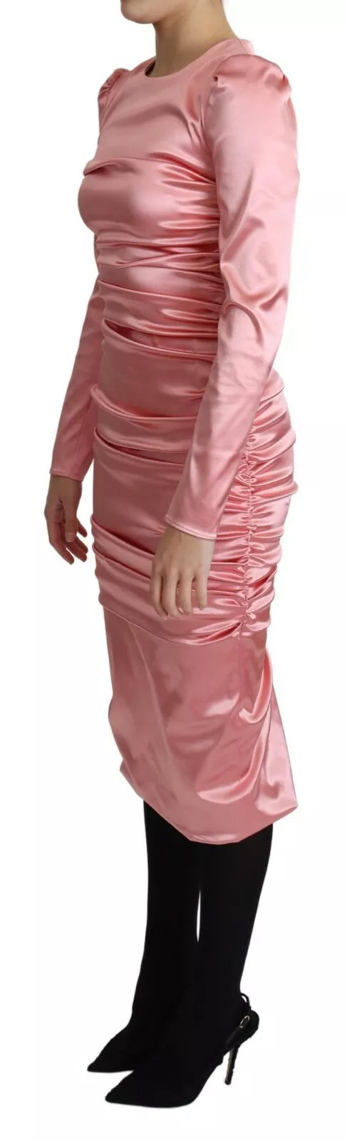 Rosa, langärmliges, figurbetontes Midikleid