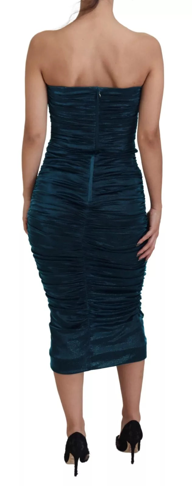 Figurbetontes, trägerloses Kleid aus blauem Satin