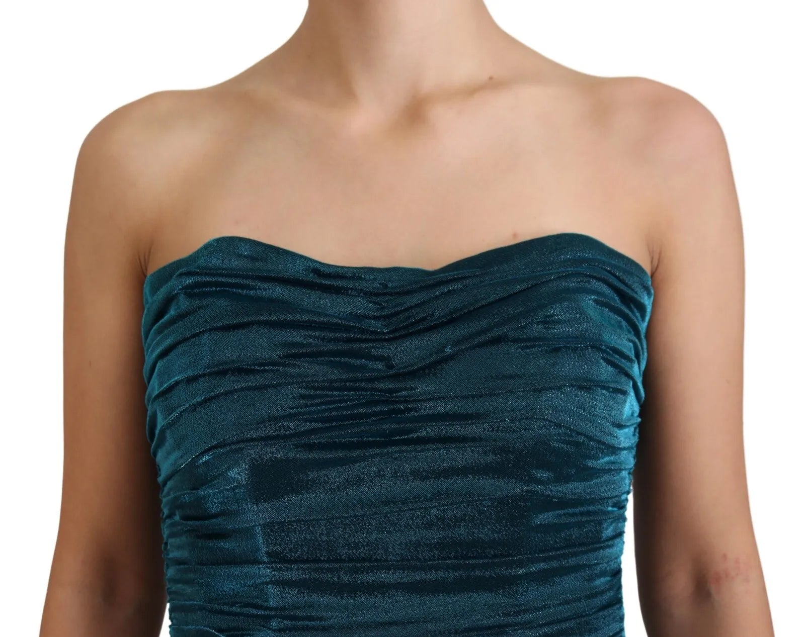 Figurbetontes, trägerloses Kleid aus blauem Satin
