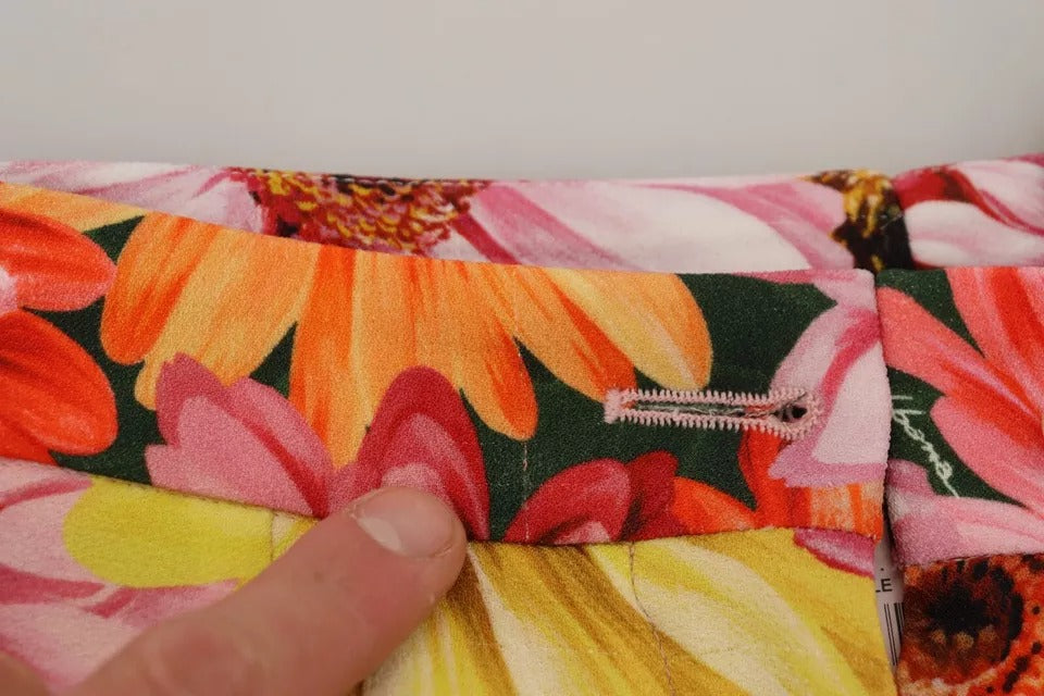 Mehrfarbige, verkürzte Hose mit Blumenmuster und hoher Taille