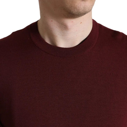 Bordeauxfarbener Pullover aus Wollstrick mit Rundhalsausschnitt