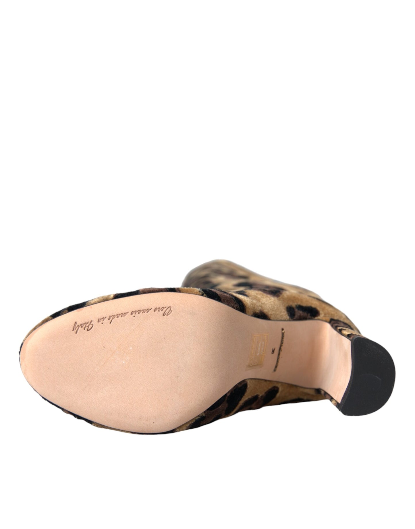 Braune Stiefel aus Samtleder mit Giraffenmuster