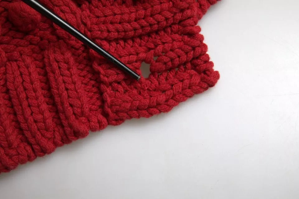 Roter Wollstrick-Cardigan mit Knopfleiste