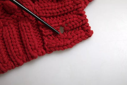 Roter Wollstrick-Cardigan mit Knopfleiste