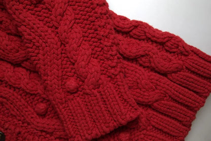 Roter Wollstrick-Cardigan mit Knopfleiste