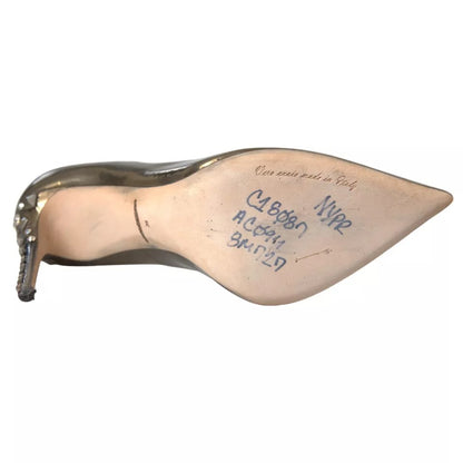 Bronzefarbene Pumps mit verziertem Absatz aus Leder