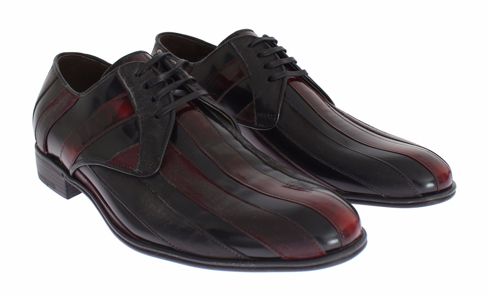 Elegante schwarze, bordeauxfarbene Lederschuhe mit Streifen