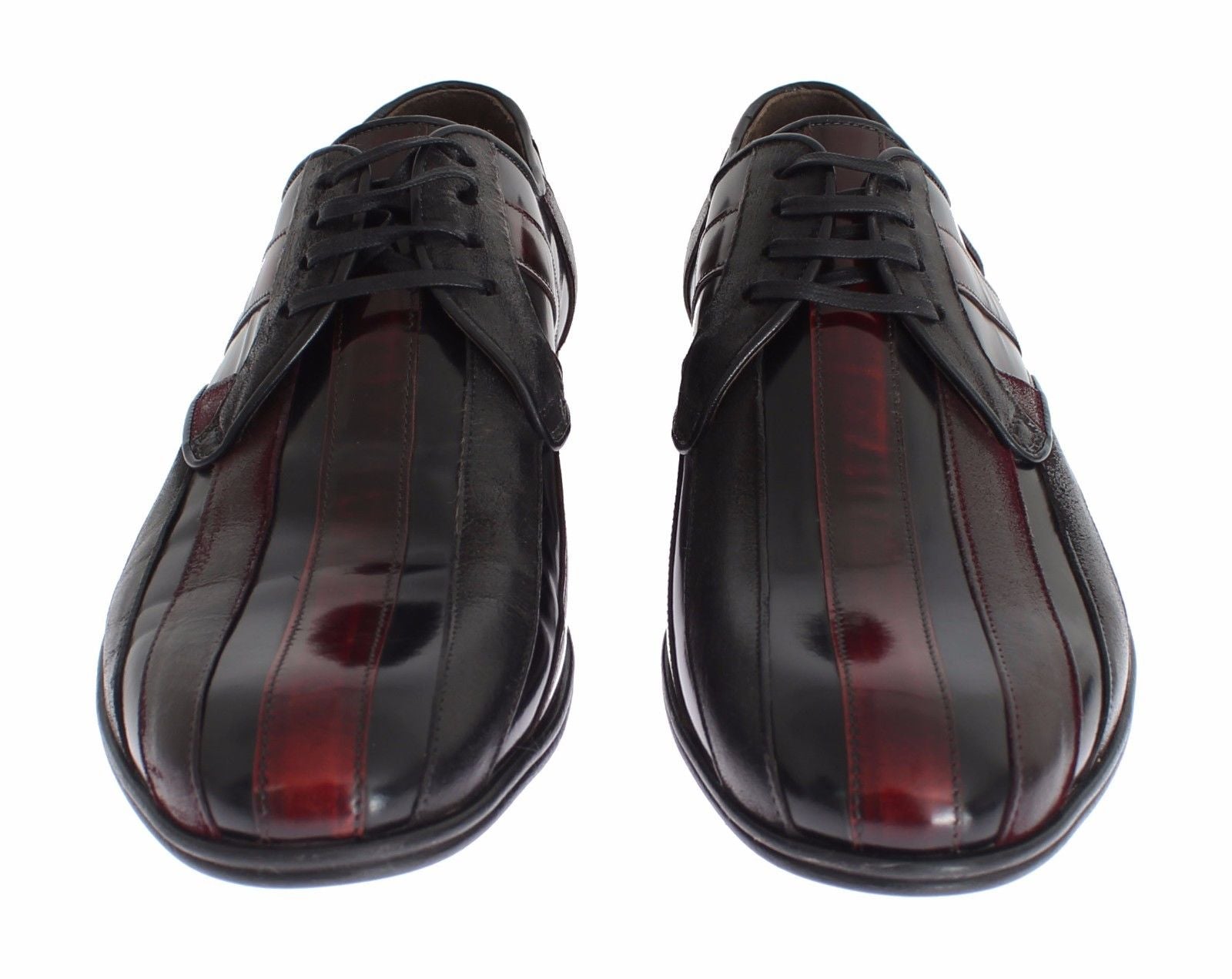 Elegante schwarze, bordeauxfarbene Lederschuhe mit Streifen